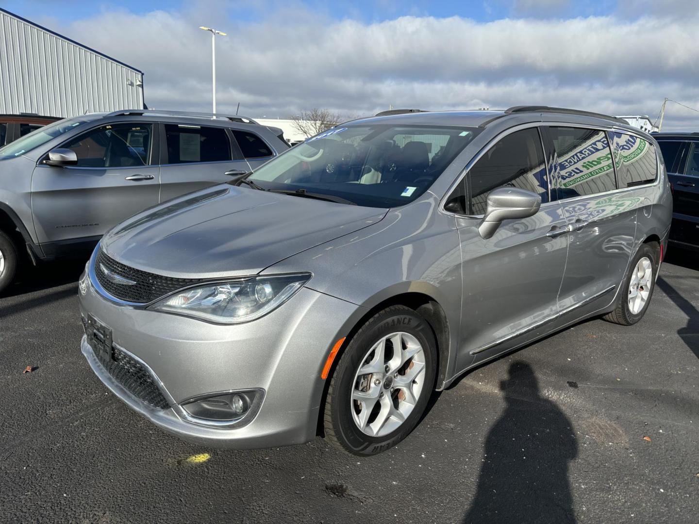 2017 SILVER CHRYSLER PACIFICA TOURING L (2C4RC1BG0HR) , located at 100 West Coliseum Boulevard, Fort Wayne, IN, 46805, (260) 471-0567, 41.119961, -85.140312 - Photo#2