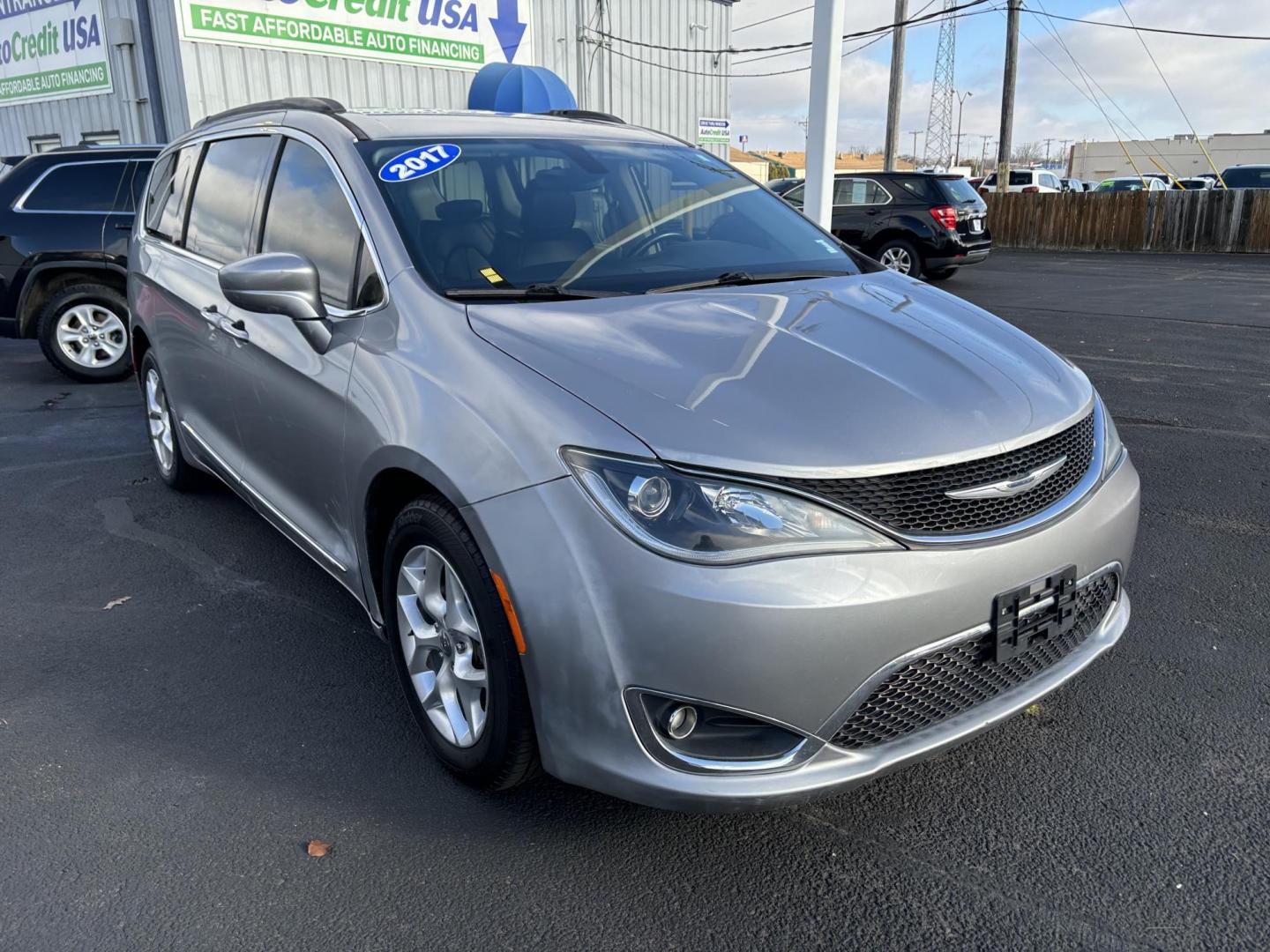 2017 SILVER CHRYSLER PACIFICA TOURING L (2C4RC1BG0HR) , located at 100 West Coliseum Boulevard, Fort Wayne, IN, 46805, (260) 471-0567, 41.119961, -85.140312 - Photo#0