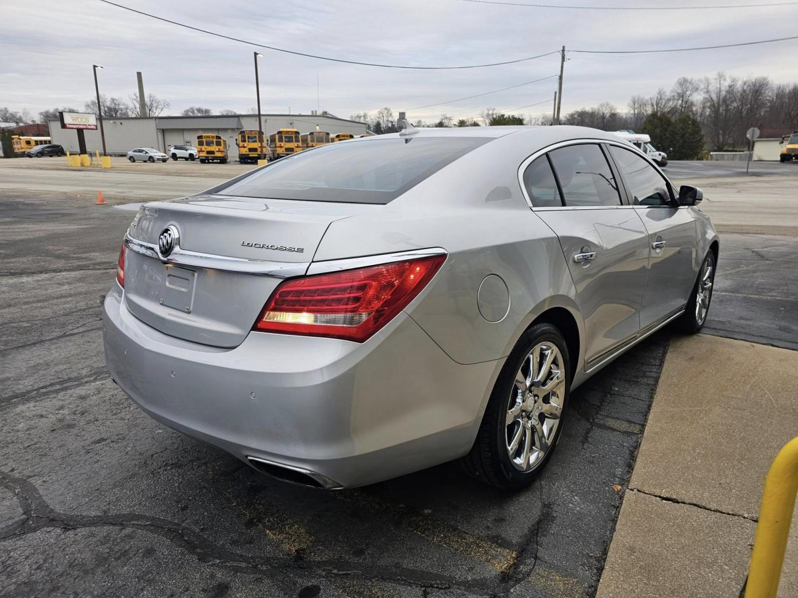 2014 WHITE /Tan Buick LACROSSE Leather Package (1G4GB5G32EF) with an 3.6L V6 DOHC 24V FFV engine, 6-Speed Automatic transmission, located at 502 South Main Street, Columbia City, IN, 46725, (260) 244-4645, 41.151382, -85.490578 - 2014 Buick LACROSSE Leather Package - Photo#3