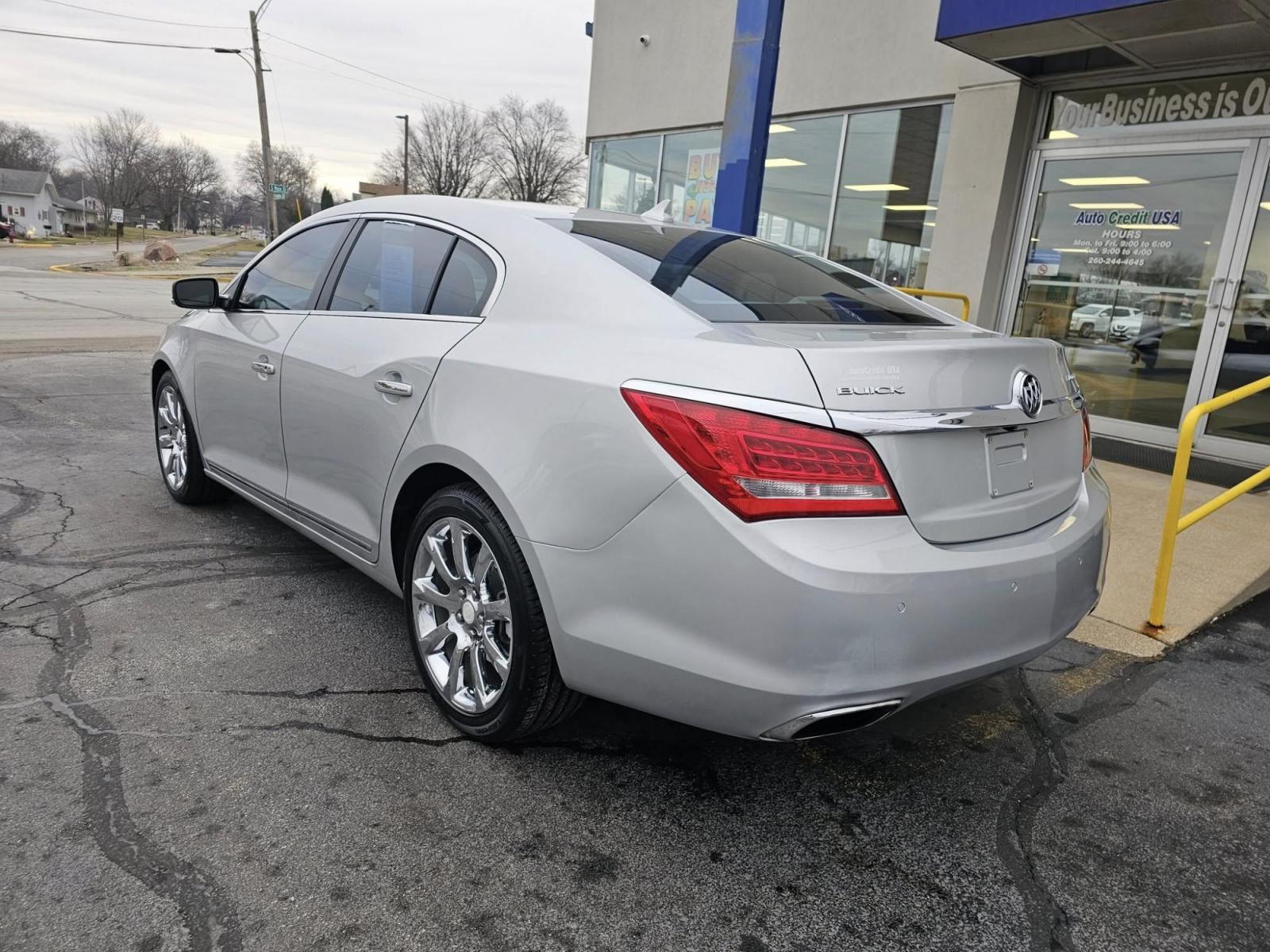 2014 WHITE /Tan Buick LACROSSE Leather Package (1G4GB5G32EF) with an 3.6L V6 DOHC 24V FFV engine, 6-Speed Automatic transmission, located at 502 South Main Street, Columbia City, IN, 46725, (260) 244-4645, 41.151382, -85.490578 - 2014 Buick LACROSSE Leather Package - Photo#4