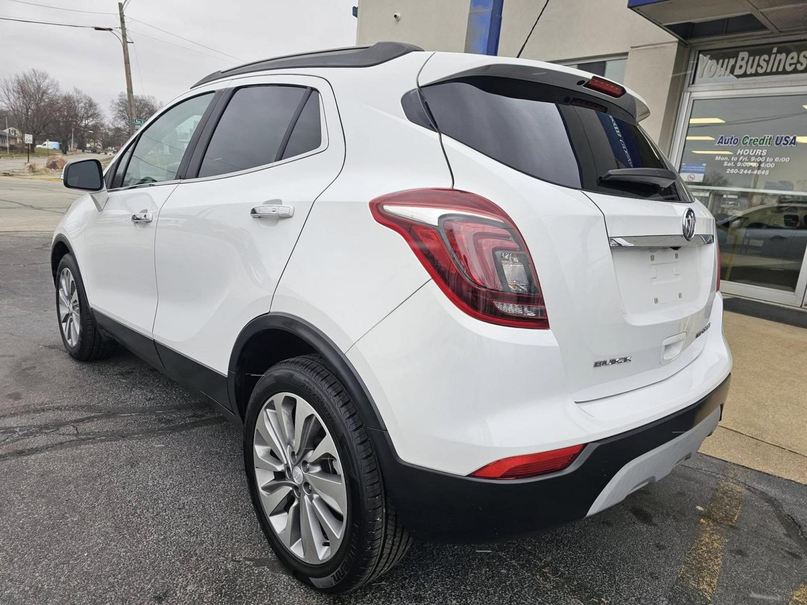 2018 WHITE /BLACK Buick ENCORE Preferred FWD (KL4CJASB9JB) with an 1.4L L4 DOHC 16V TURBO engine, 6A transmission, located at 502 South Main Street, Columbia City, IN, 46725, (260) 244-4645, 41.151382, -85.490578 - 2018 Buick ENCORE Preferred FWD - Photo#4