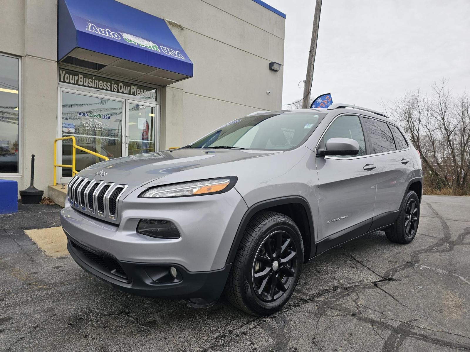 2017 SILVER /Black Jeep CHEROKEE LATITUDE Latitude FWD (1C4PJLCB3HW) with an 2.4L L4 DOHC 16V engine, 9A transmission, located at 502 South Main Street, Columbia City, IN, 46725, (260) 244-4645, 41.151382, -85.490578 - 2017 Jeep CHEROKEE LATITUDE Latitude FWD - Photo#1