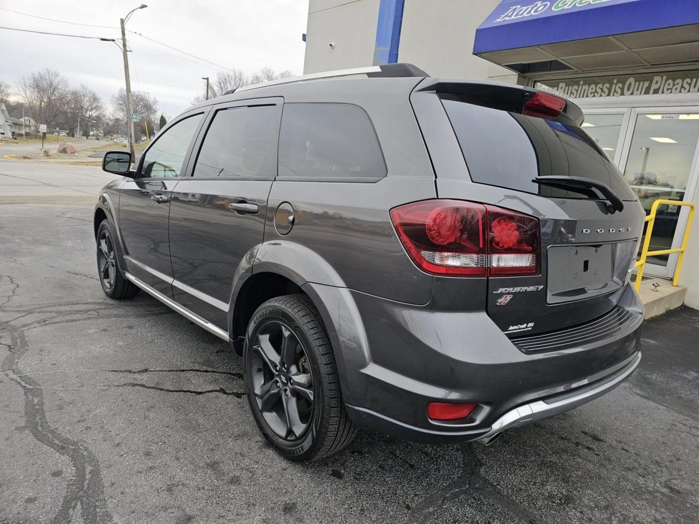 2019 SILVER /BLACK Dodge Journey Crossroad AWD (3C4PDDGG0KT) with an 3.6L V6 DOHC 24V engine, 6A transmission, located at 502 South Main Street, Columbia City, IN, 46725, (260) 244-4645, 41.151382, -85.490578 - Photo#3