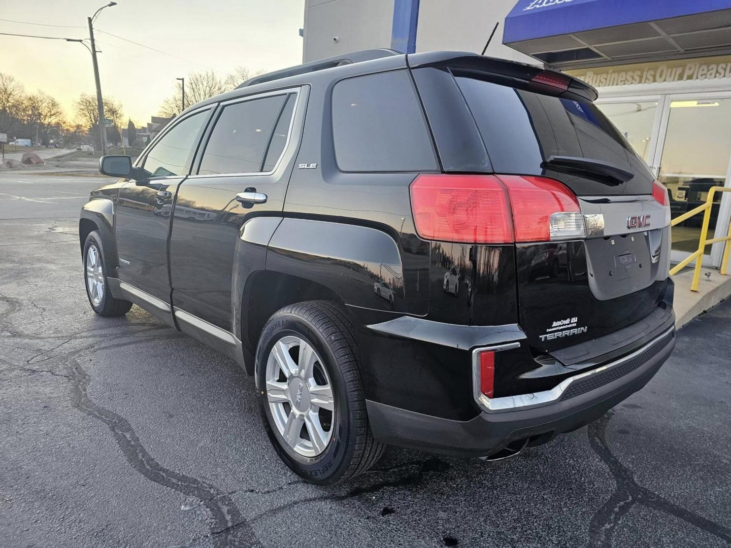 2016 BLACK /black GMC Terrain SLE2 FWD (2GKALNEK1G6) with an 2.4L L4 DOHC 16V engine, 6A transmission, located at 502 South Main Street, Columbia City, IN, 46725, (260) 244-4645, 41.151382, -85.490578 - Photo#3