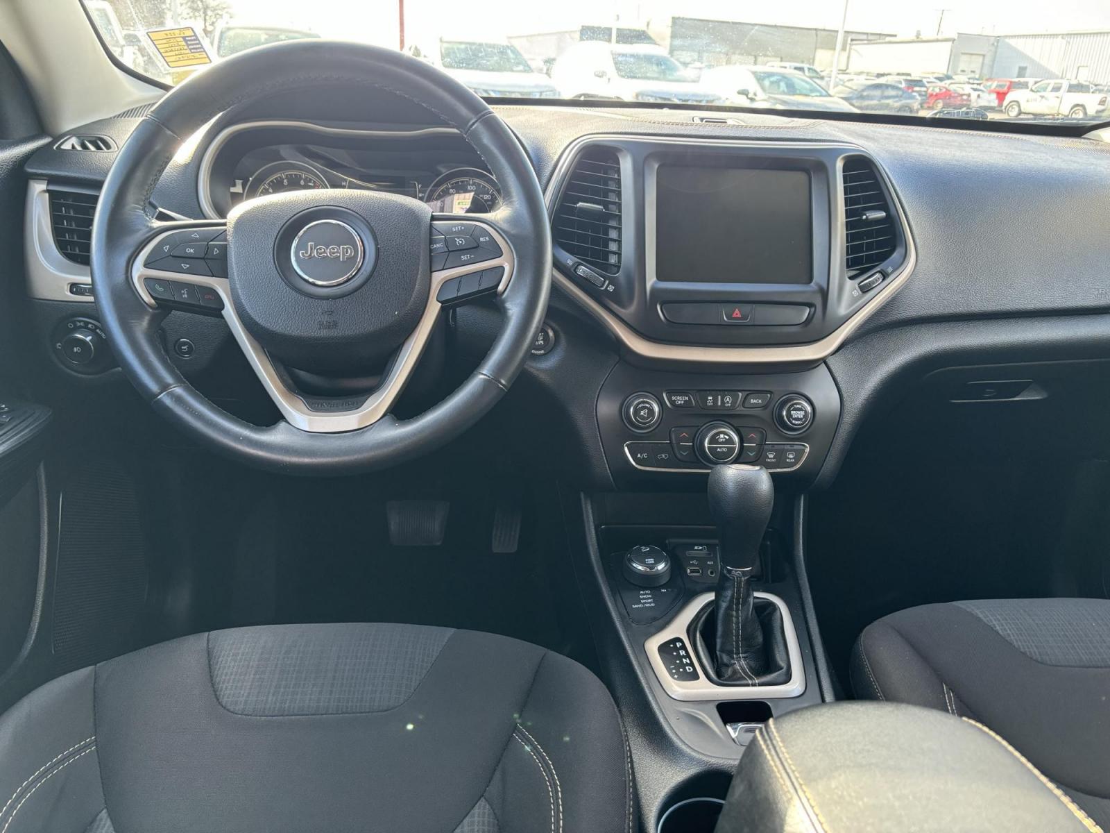 2016 GREY /Black Jeep CHEROKEE LATITUDE Latitude 4WD (1C4PJMCSXGW) with an 3.2L V6 DOHC 24V engine, 9-Speed Automatic transmission, located at 100 West Coliseum Boulevard, Fort Wayne, IN, 46805, (260) 471-0567, 41.119961, -85.140312 - 2016 Jeep CHEROKEE LATITUDE Latitude 4WD - Photo#5