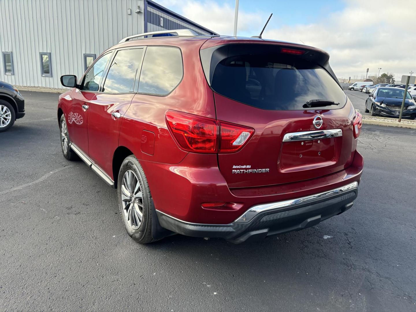 2018 RED /Black Nissan Pathfinder S 2WD (5N1DR2MN0JC) with an 3.5L V6 DOHC 24V engine, CVT transmission, located at 100 West Coliseum Boulevard, Fort Wayne, IN, 46805, (260) 471-0567, 41.119961, -85.140312 - Photo#1