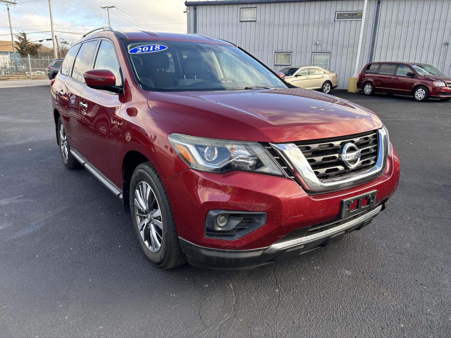 2018 RED /Black Nissan Pathfinder S 2WD (5N1DR2MN0JC) with an 3.5L V6 DOHC 24V engine, CVT transmission, located at 100 West Coliseum Boulevard, Fort Wayne, IN, 46805, (260) 471-0567, 41.119961, -85.140312 - Photo#0