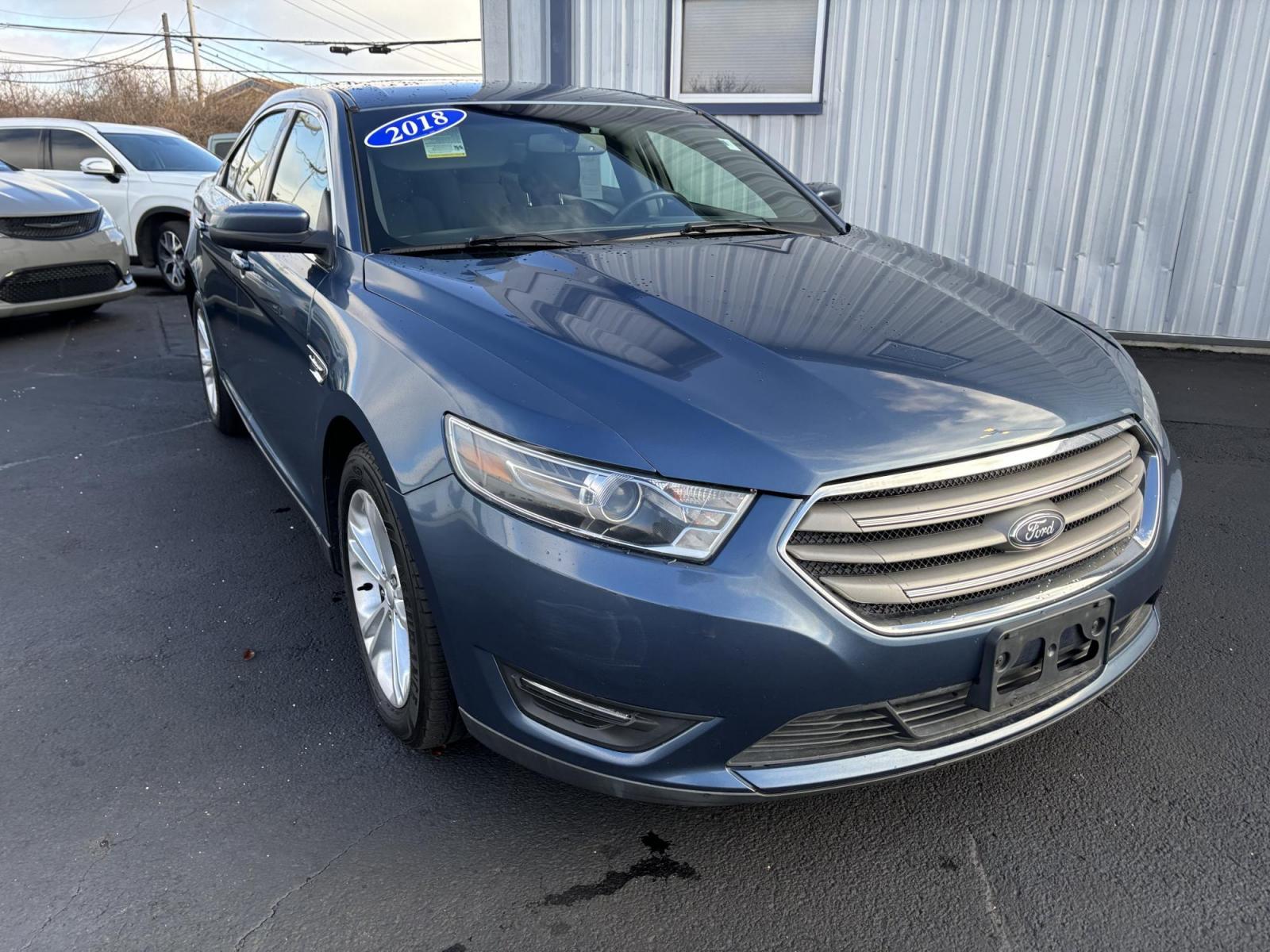 2018 BLUE /Black Ford TAURUS SEL SEL FWD (1FAHP2E88JG) with an 3.5L V6 DOHC 24V engine, 6A transmission, located at 100 West Coliseum Boulevard, Fort Wayne, IN, 46805, (260) 471-0567, 41.119961, -85.140312 - 2018 Ford TAURUS SEL SEL FWD - Photo#1