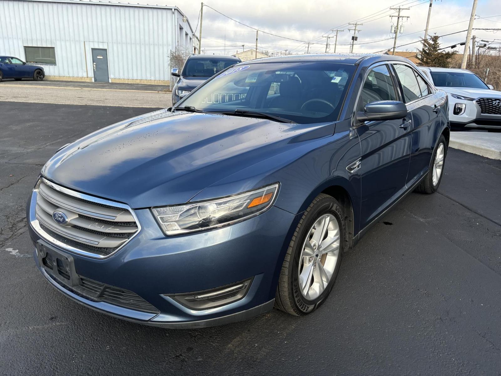 2018 BLUE /Black Ford TAURUS SEL SEL FWD (1FAHP2E88JG) with an 3.5L V6 DOHC 24V engine, 6A transmission, located at 100 West Coliseum Boulevard, Fort Wayne, IN, 46805, (260) 471-0567, 41.119961, -85.140312 - 2018 Ford TAURUS SEL SEL FWD - Photo#2