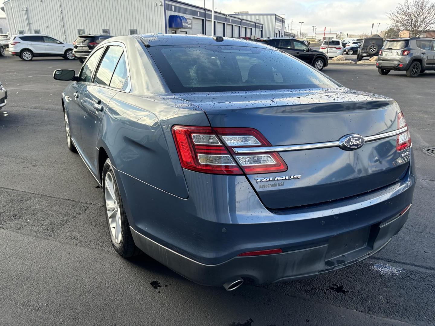 2018 BLUE /Black Ford Taurus SEL FWD (1FAHP2E88JG) with an 3.5L V6 DOHC 24V engine, 6A transmission, located at 100 West Coliseum Boulevard, Fort Wayne, IN, 46805, (260) 471-0567, 41.119961, -85.140312 - Photo#2