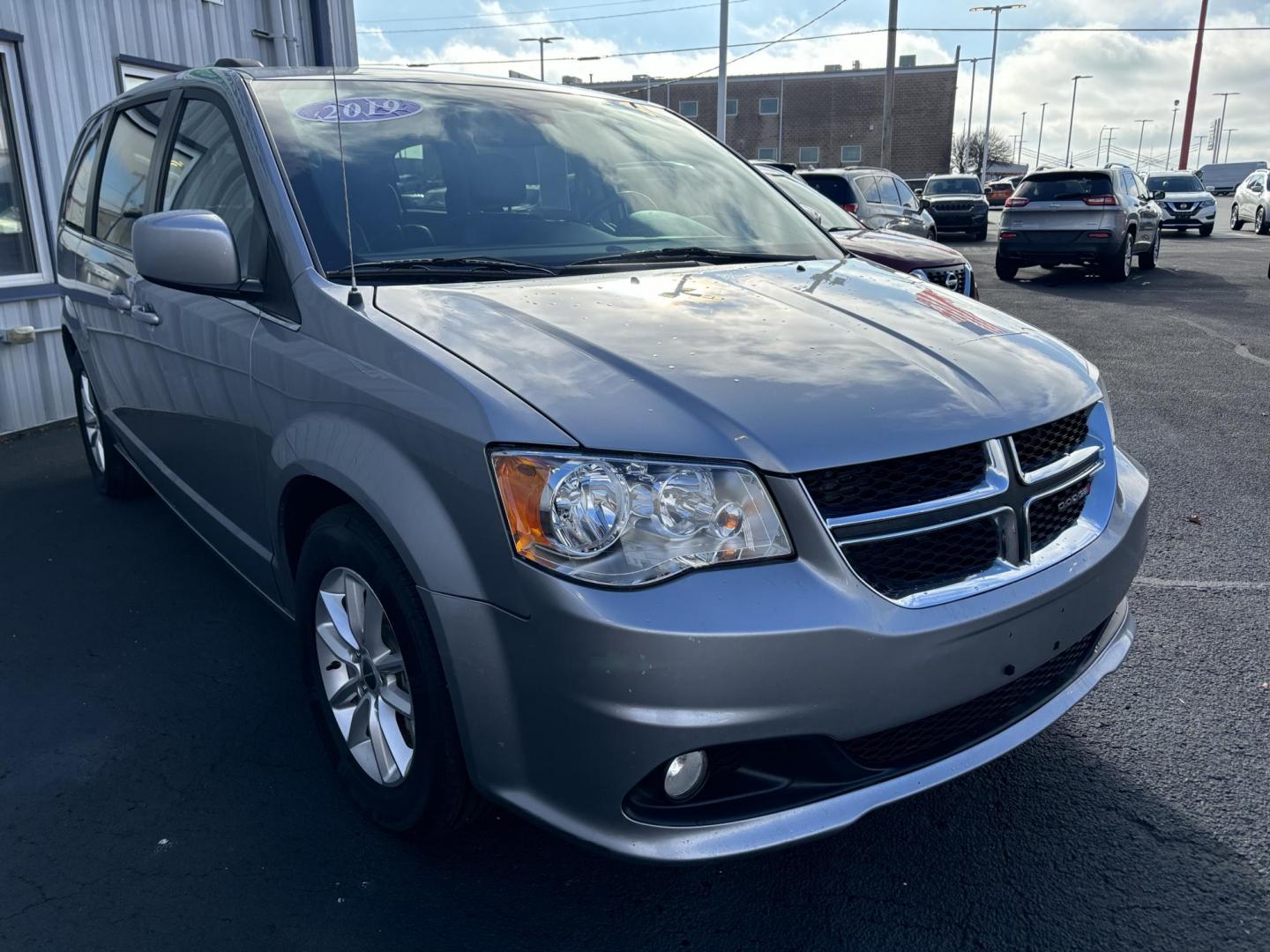 2019 SILVER /Black Dodge Grand Caravan SXT (2C4RDGCG1KR) with an 3.6L V6 DOHC 24V engine, 6A transmission, located at 100 West Coliseum Boulevard, Fort Wayne, IN, 46805, (260) 471-0567, 41.119961, -85.140312 - Photo#0