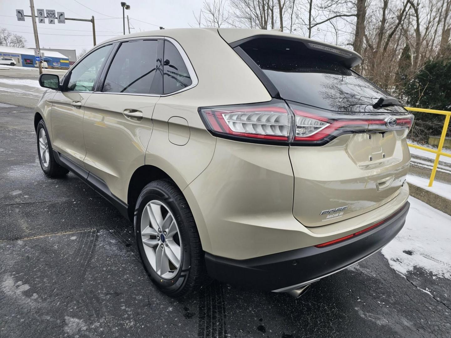 2017 GOLD /TAN Ford EDGE SEL SEL FWD (2FMPK3J96HB) with an 2.0L L4 DOHC 16V engine, 6A transmission, located at 502 South Main Street, Columbia City, IN, 46725, (260) 244-4645, 41.151382, -85.490578 - 2017 Ford EDGE SEL SEL FWD - Photo#4