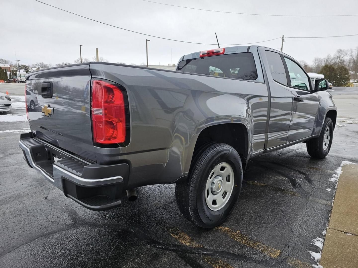 2018 TEAL /BLACK Chevrolet Colorado Work Truck Ext. Cab 2WD (1GCHSBEA6J1) with an 2.5L L4 DOHC 16V GAS engine, 6A transmission, located at 502 South Main Street, Columbia City, IN, 46725, (260) 244-4645, 41.151382, -85.490578 - Photo#2