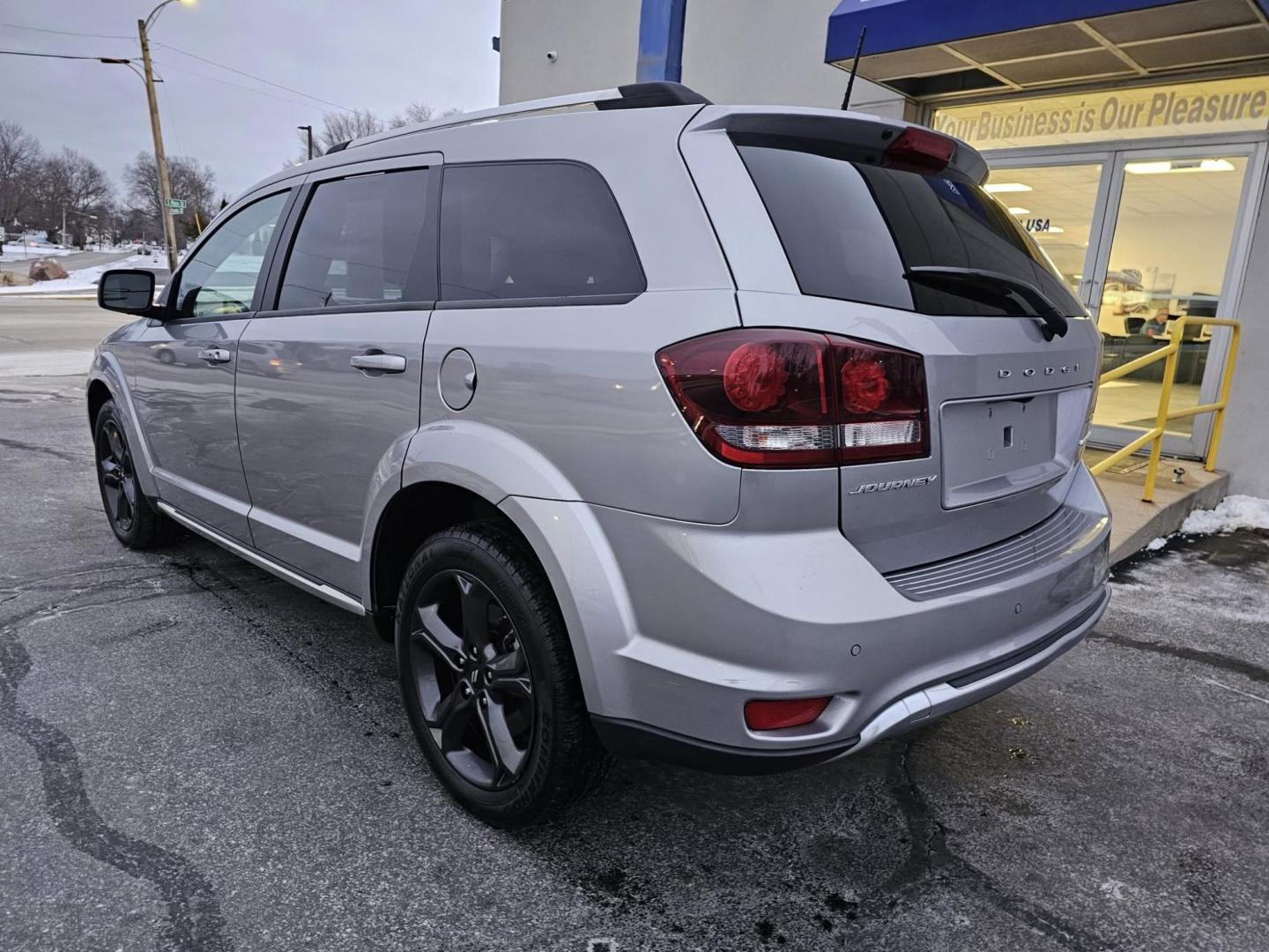 2020 SILVER /black Dodge Journey Crossroad (3C4PDCGB5LT) with an 2.4L L4 DOHC 16V engine, 4A transmission, located at 502 South Main Street, Columbia City, IN, 46725, (260) 244-4645, 41.151382, -85.490578 - Photo#3