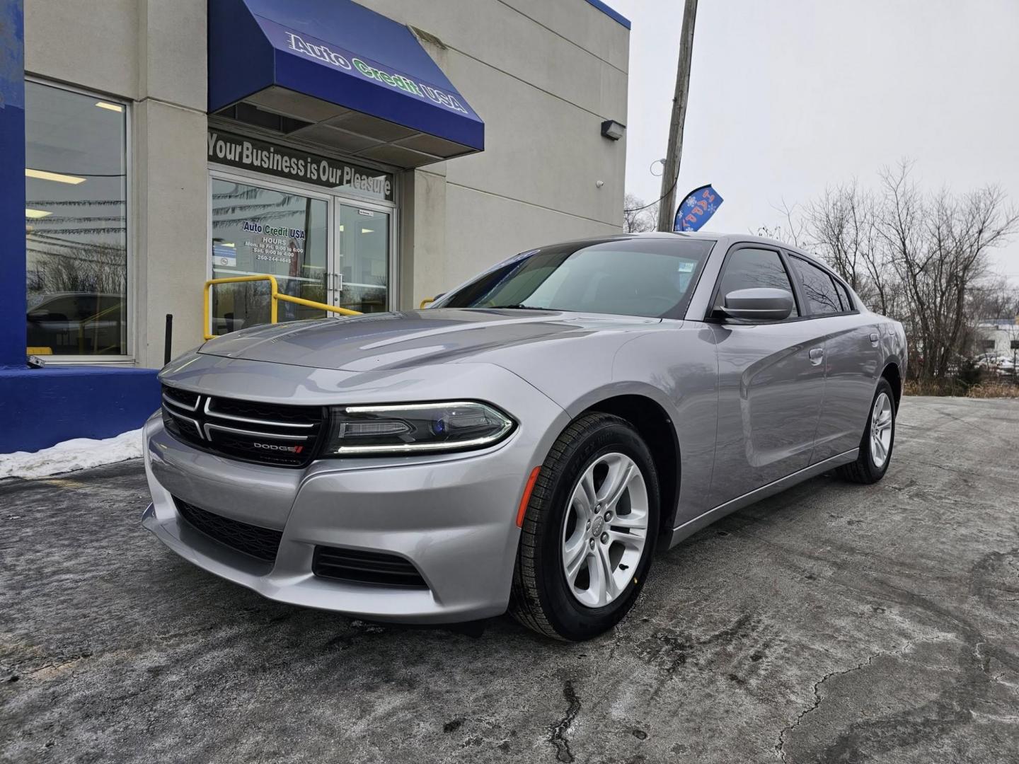 2015 SILVER /BLACK Dodge Charger SE (2C3CDXBG2FH) with an 3.6L V6 DOHC 24V engine, 8-Speed Automatic transmission, located at 502 South Main Street, Columbia City, IN, 46725, (260) 244-4645, 41.151382, -85.490578 - Photo#0