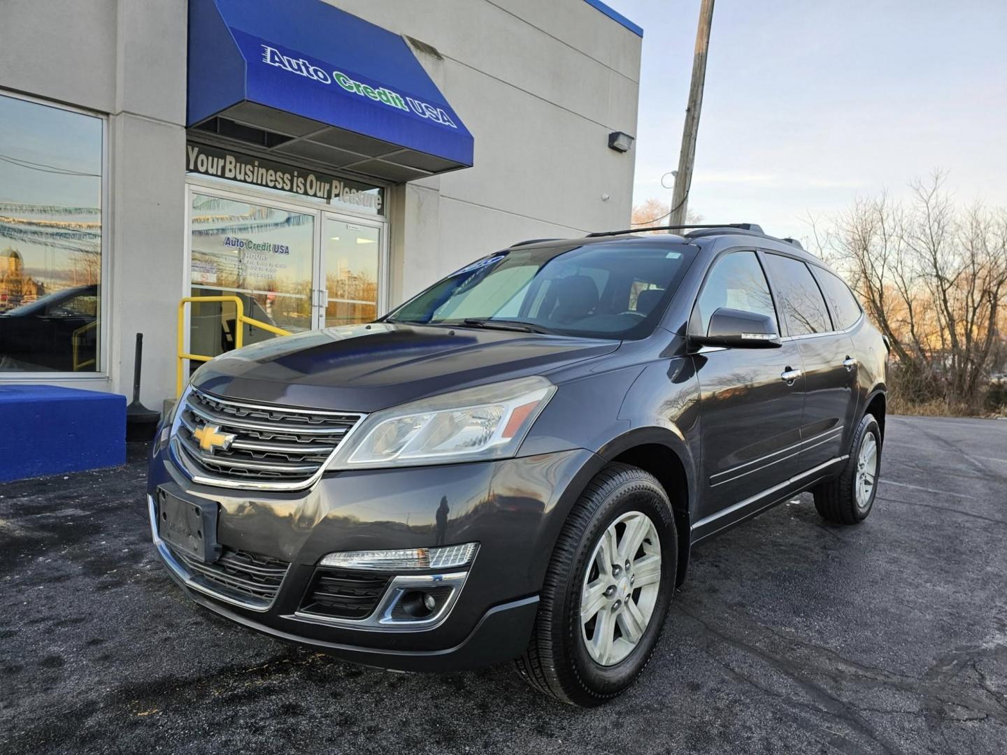 2015 GRAY /BLACK CHEVROLET TRAVERSE 1LT 1LT AWD (1GNKVGKD2FJ) with an 3.6L V6 DOHC 24V engine, 6-Speed Automatic transmission, located at 502 South Main Street, Columbia City, IN, 46725, (260) 244-4645, 41.151382, -85.490578 - 2015 CHEVROLET TRAVERSE 1LT 1LT AWD - Photo#1