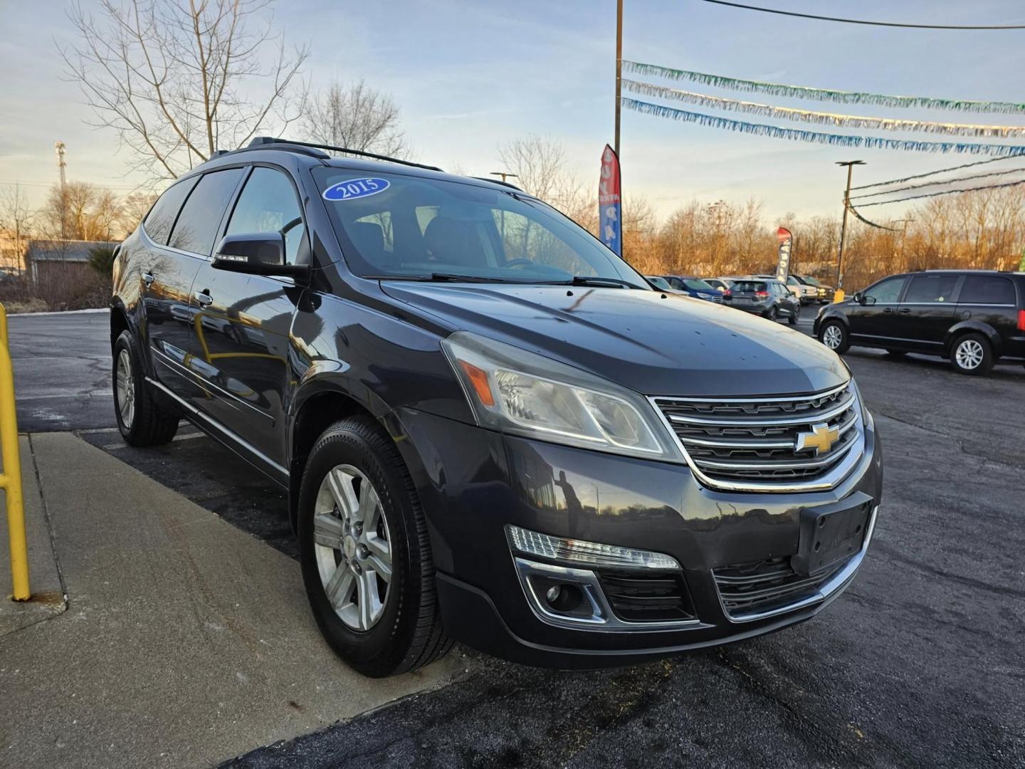 2015 GRAY /BLACK CHEVROLET TRAVERSE 1LT 1LT AWD (1GNKVGKD2FJ) with an 3.6L V6 DOHC 24V engine, 6-Speed Automatic transmission, located at 502 South Main Street, Columbia City, IN, 46725, (260) 244-4645, 41.151382, -85.490578 - 2015 CHEVROLET TRAVERSE 1LT 1LT AWD - Photo#3