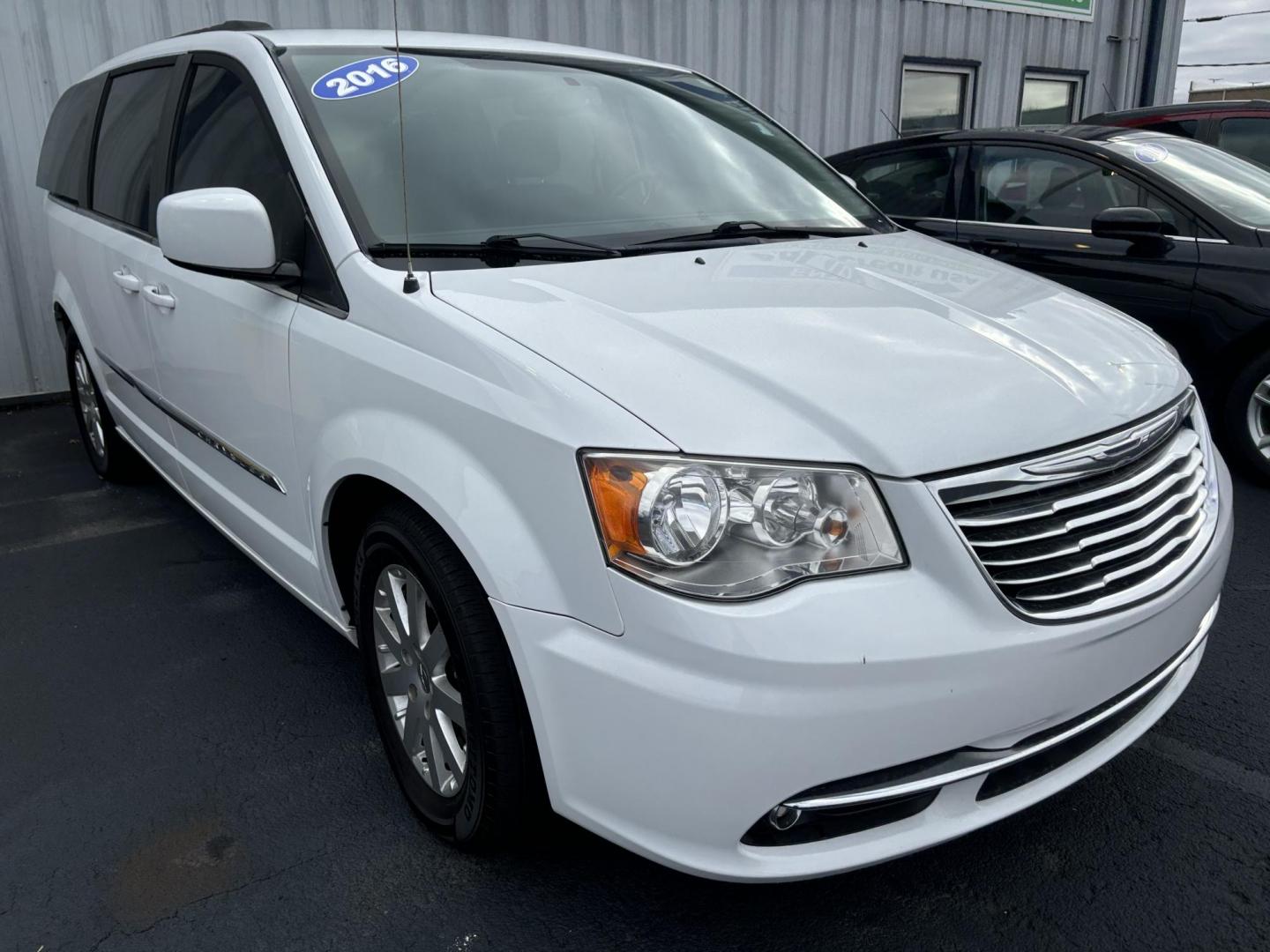 2016 WHITE CHRYSLER TOWN and COUNTRY TOURI (2C4RC1BG0GR) , located at 100 West Coliseum Boulevard, Fort Wayne, IN, 46805, (260) 471-0567, 41.119961, -85.140312 - Photo#0