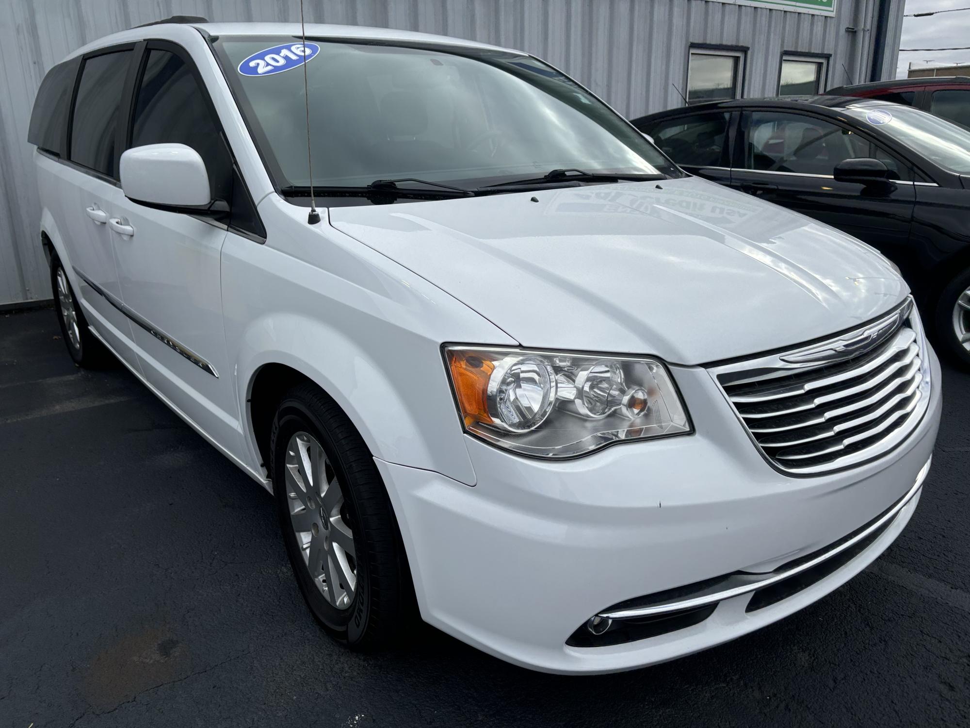 photo of 2016 CHRYSLER TOWN  and  COUNTRY TOURI 