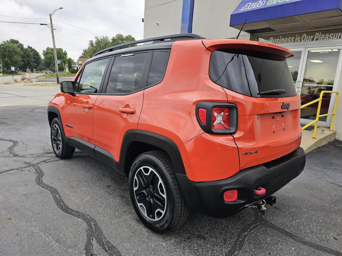 2015 ORANGE JEEP RENEGADE TRAILHAWK (ZACCJBCT9FP) , located at 502 South Main Street, Columbia City, IN, 46725, (260) 244-4645, 41.151382, -85.490578 - Photo#3