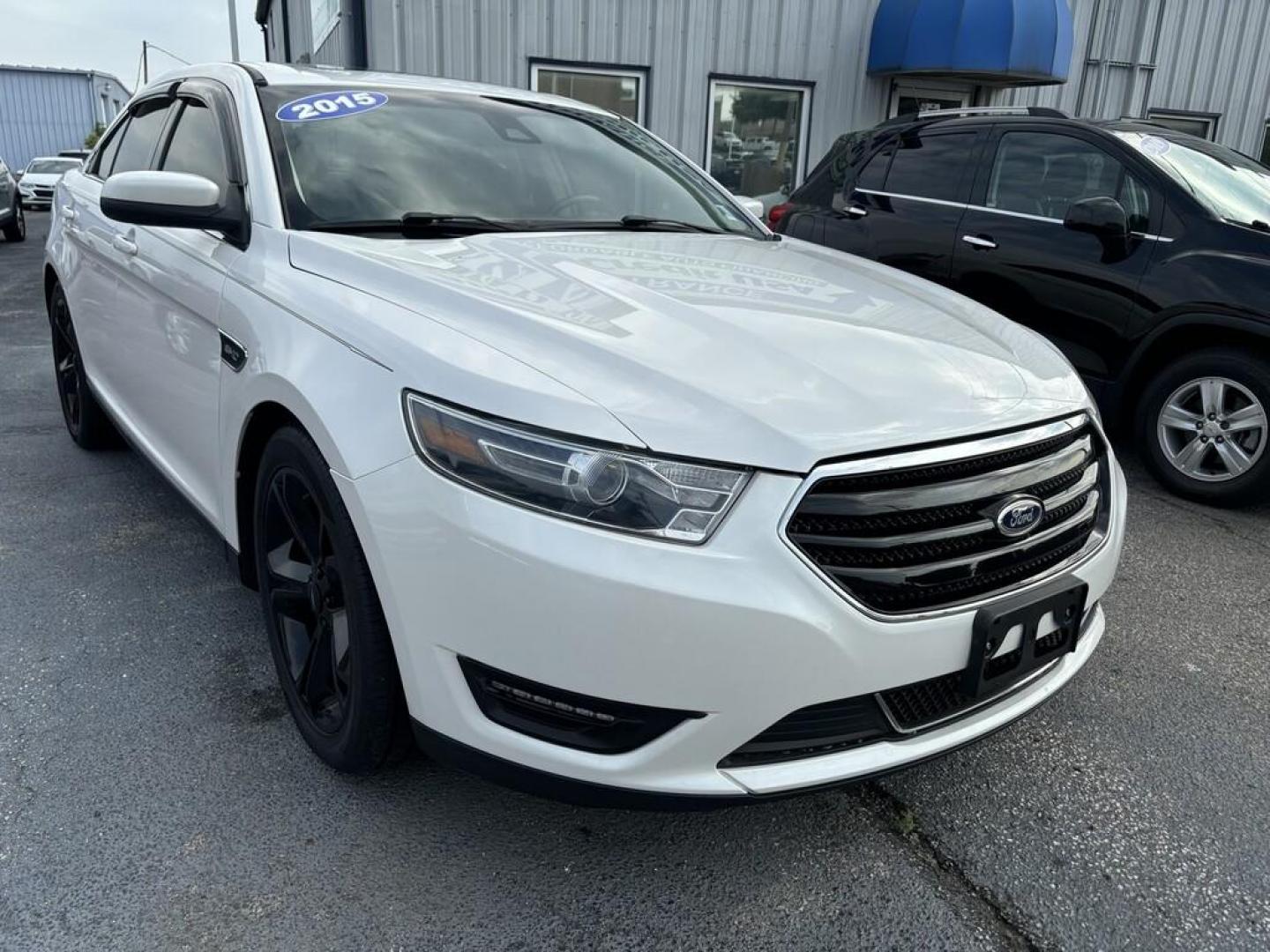 2015 White Ford TAURUS LIMITED (1FAHP2J86FG) , located at 100 West Coliseum Boulevard, Fort Wayne, IN, 46805, (260) 471-0567, 41.119961, -85.140312 - Photo#0