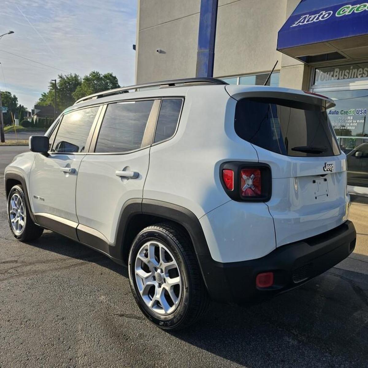 2015 WHITE Jeep RENEGADE (ZACCJABT8FP) with an Other engine, located at 502 South Main Street, Columbia City, IN, 46725, (260) 244-4645, 41.151382, -85.490578 - 2015 Jeep RENEGADE - Photo#3