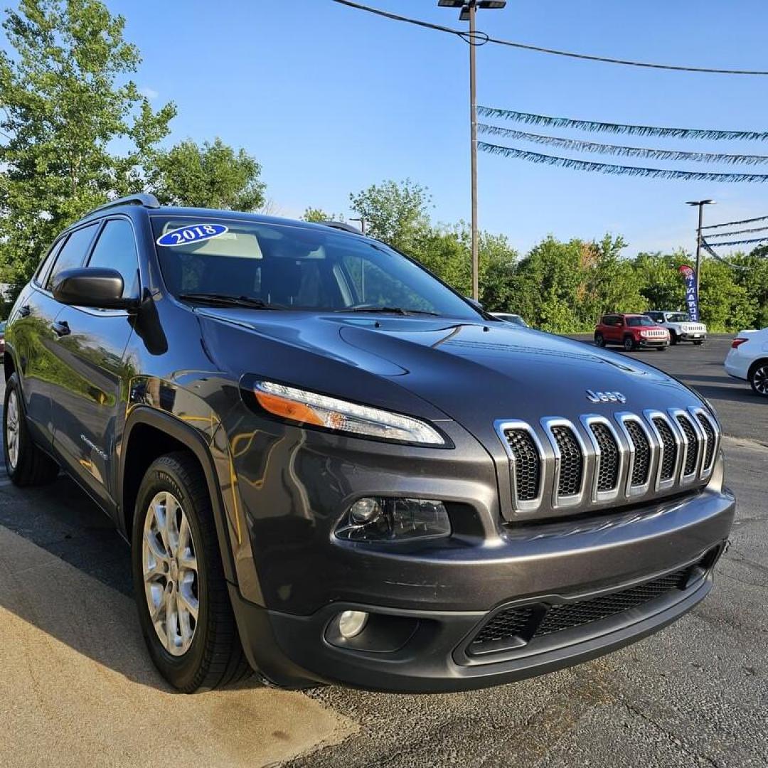 2017 SILVER JEEP CHEROKEE (1C4PJLCBXHW) with an Other engine, located at 502 South Main Street, Columbia City, IN, 46725, (260) 244-4645, 41.151382, -85.490578 - 2017 JEEP CHEROKEE - Photo#1