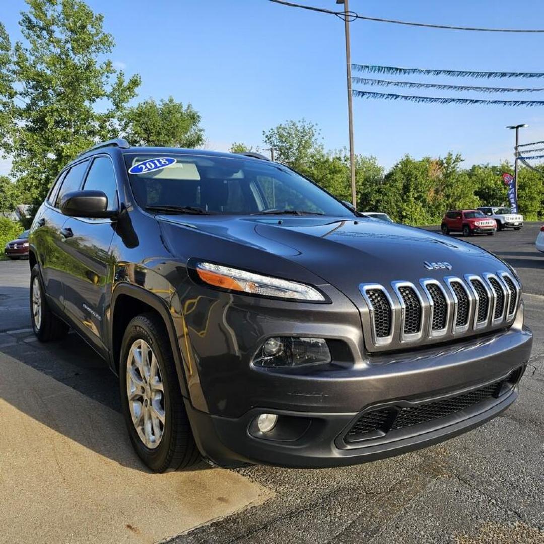 2017 SILVER JEEP CHEROKEE (1C4PJLCBXHW) with an Other engine, located at 502 South Main Street, Columbia City, IN, 46725, (260) 244-4645, 41.151382, -85.490578 - 2017 JEEP CHEROKEE - Photo#2