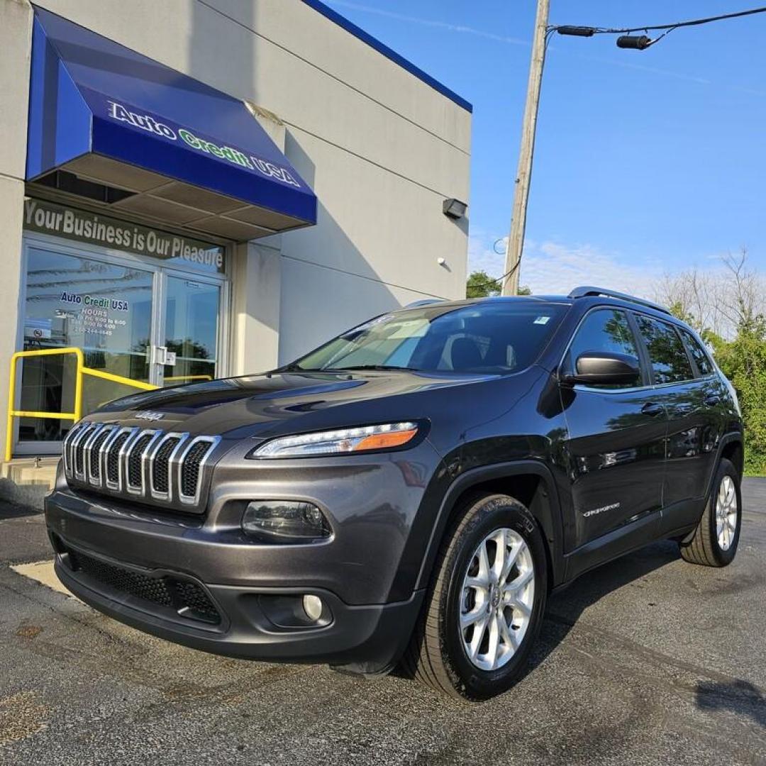 2017 SILVER JEEP CHEROKEE (1C4PJLCBXHW) , located at 502 South Main Street, Columbia City, IN, 46725, (260) 244-4645, 41.151382, -85.490578 - Photo#0