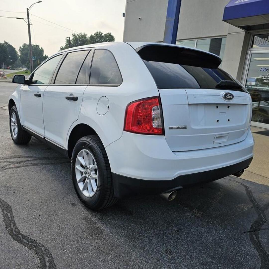 2014 WHITE FORD EDGE SE SE (2FMDK3GC7EB) with an 3.5L V-6 engine, 6 speed AT transmission, located at 502 South Main Street, Columbia City, IN, 46725, (260) 244-4645, 41.151382, -85.490578 - 2014 FORD EDGE SE SE - Photo#3