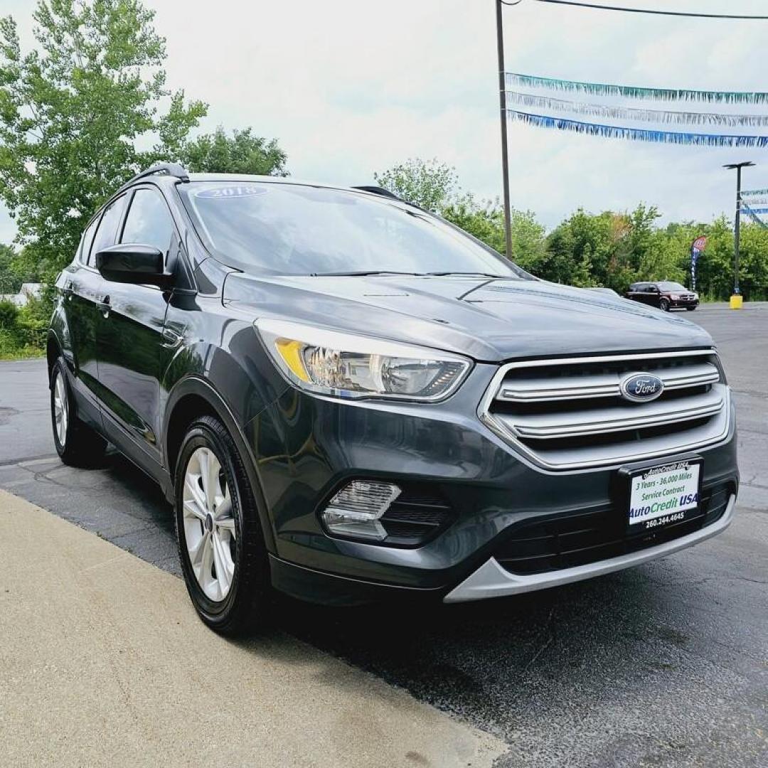 2018 GREY FORD ESCAPE SE SE (1FMCU0GDXJU) with an 1.5L I-4 engine, 6 speed AT transmission, located at 502 South Main Street, Columbia City, IN, 46725, (260) 244-4645, 41.151382, -85.490578 - Photo#1