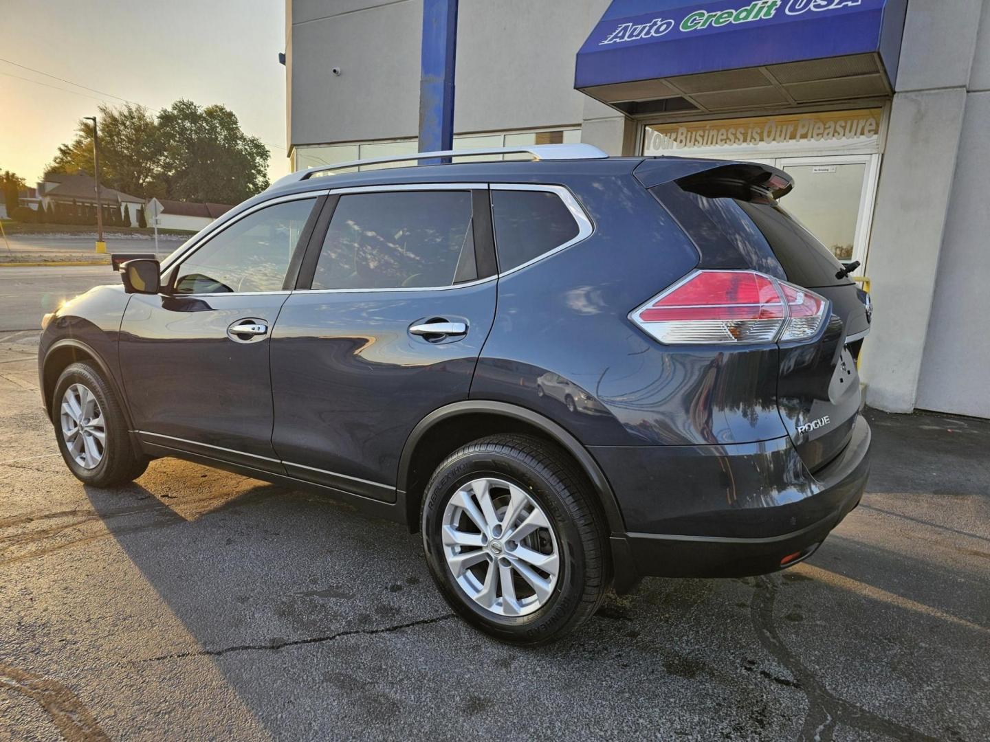 2016 BLUE /TAN NISSAN ROGUE SV AWD (KNMAT2MV9GP) with an 2.5L L4 DOHC 16V engine, CVT transmission, located at 502 South Main Street, Columbia City, IN, 46725, (260) 244-4645, 41.151382, -85.490578 - Photo#2