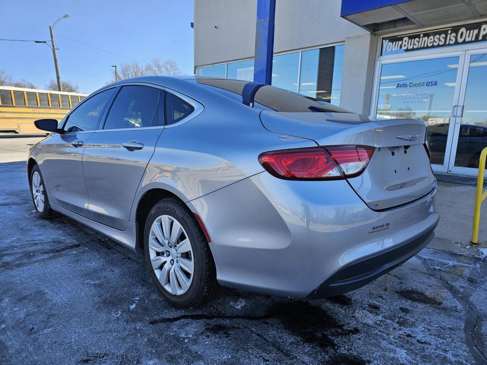 2017 SILVER /BLACK Chrysler 200 LX LX (1C3CCCFB7HN) with an 2.4L L4 DOHC 16V engine, 9A transmission, located at 502 South Main Street, Columbia City, IN, 46725, (260) 244-4645, 41.151382, -85.490578 - 2017 Chrysler 200 LX LX - Photo#4