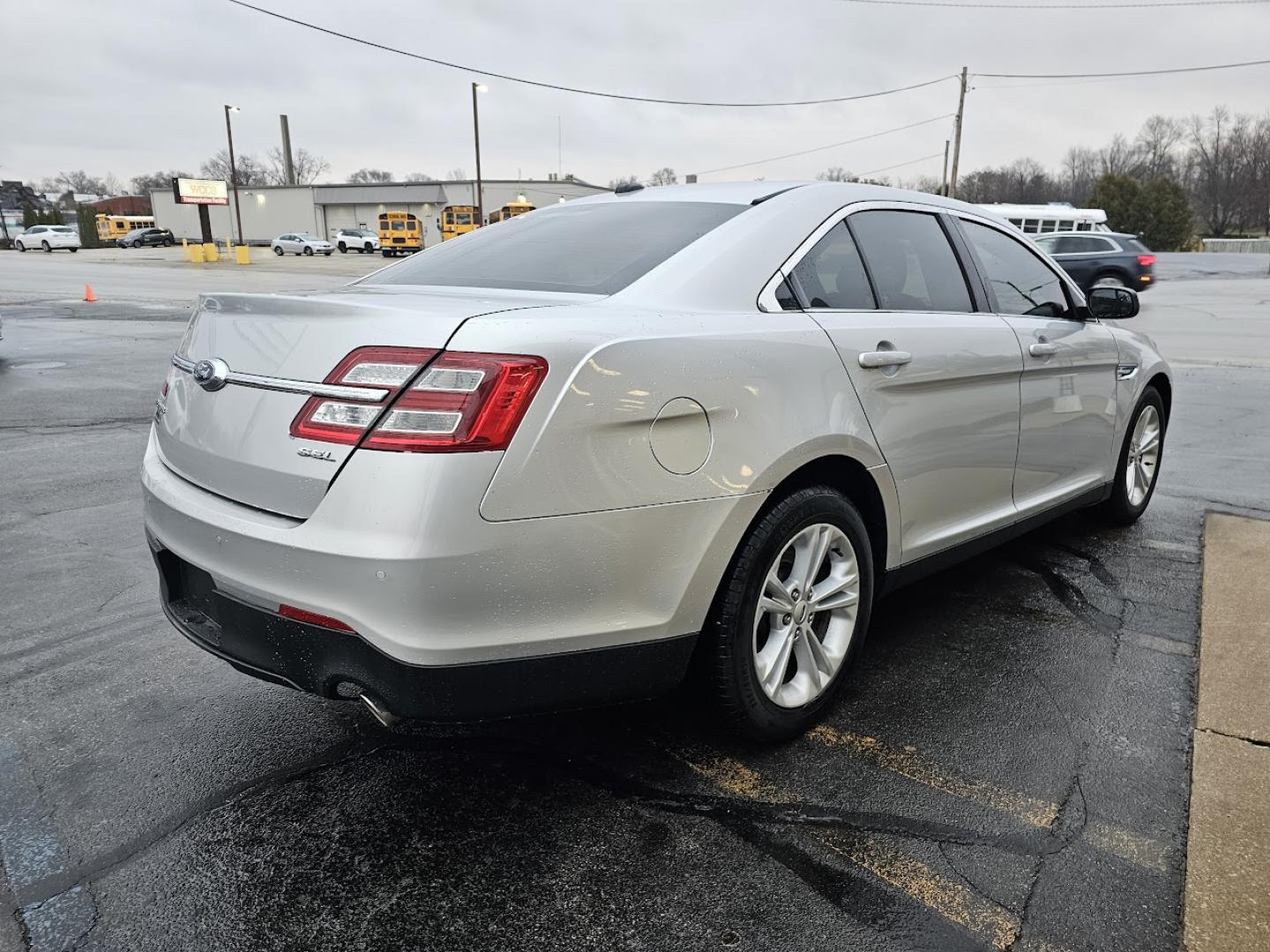 2014 SILVER FORD TAURUS SEL (1FAHP2E85EG) with an 3.5L V-6 engine, 6 speed AT transmission, located at 502 South Main Street, Columbia City, IN, 46725, (260) 244-4645, 41.151382, -85.490578 - Photo#2