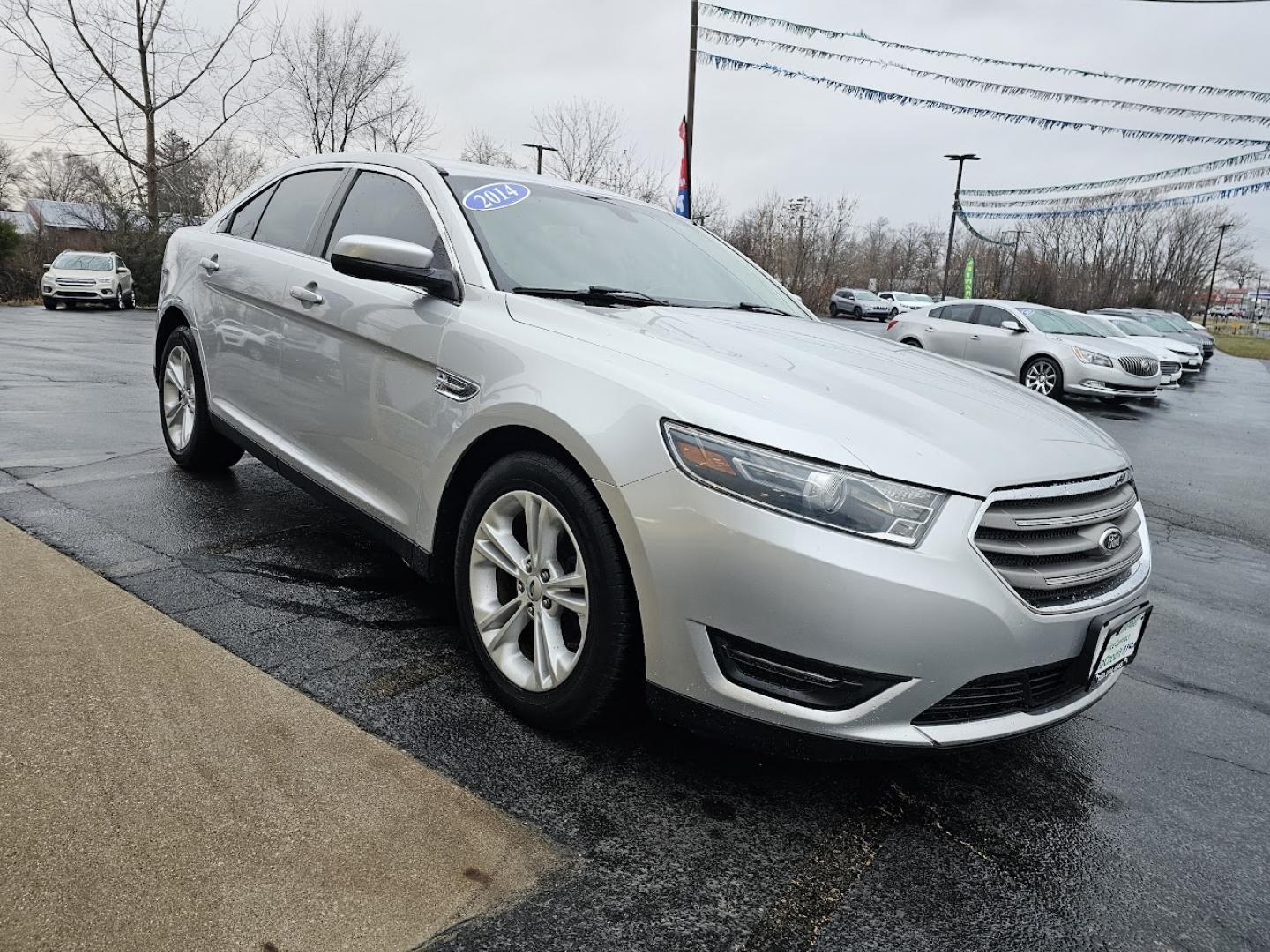 2014 SILVER FORD TAURUS SEL (1FAHP2E85EG) with an 3.5L V-6 engine, 6 speed AT transmission, located at 502 South Main Street, Columbia City, IN, 46725, (260) 244-4645, 41.151382, -85.490578 - Photo#1