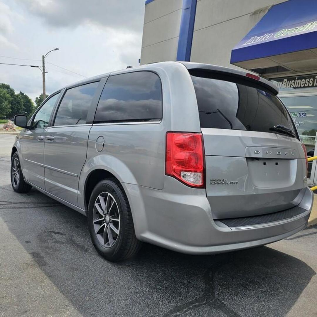 2017 SILVER DODGE GRAND CARAVAN SXT SXT (2C4RDGCG1HR) with an 3.6L V-6 engine, 6 speed AT transmission, located at 502 South Main Street, Columbia City, IN, 46725, (260) 244-4645, 41.151382, -85.490578 - Photo#3