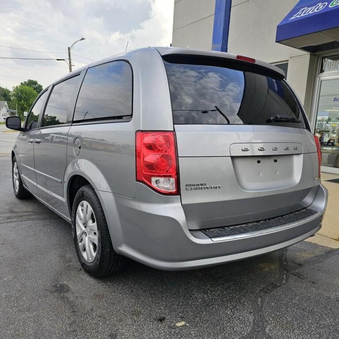 2016 SILVER DODGE GRAND CARAVAN SE SE (2C4RDGBG6GR) with an 3.6L V-6 engine, 6 speed AT transmission, located at 502 South Main Street, Columbia City, IN, 46725, (260) 244-4645, 41.151382, -85.490578 - 2016 DODGE GRAND CARAVAN SE SE - Photo#3