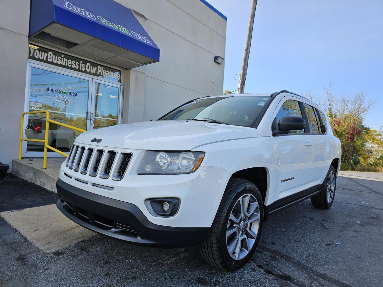 2016 WHITE /BLACK Jeep COMPASS SPORT Sport FWD (1C4NJCBA8GD) with an 2.0L L4 DOHC 16V engine, located at 502 South Main Street, Columbia City, IN, 46725, (260) 244-4645, 41.151382, -85.490578 - 2016 Jeep COMPASS SPORT Sport FWD - Photo#1