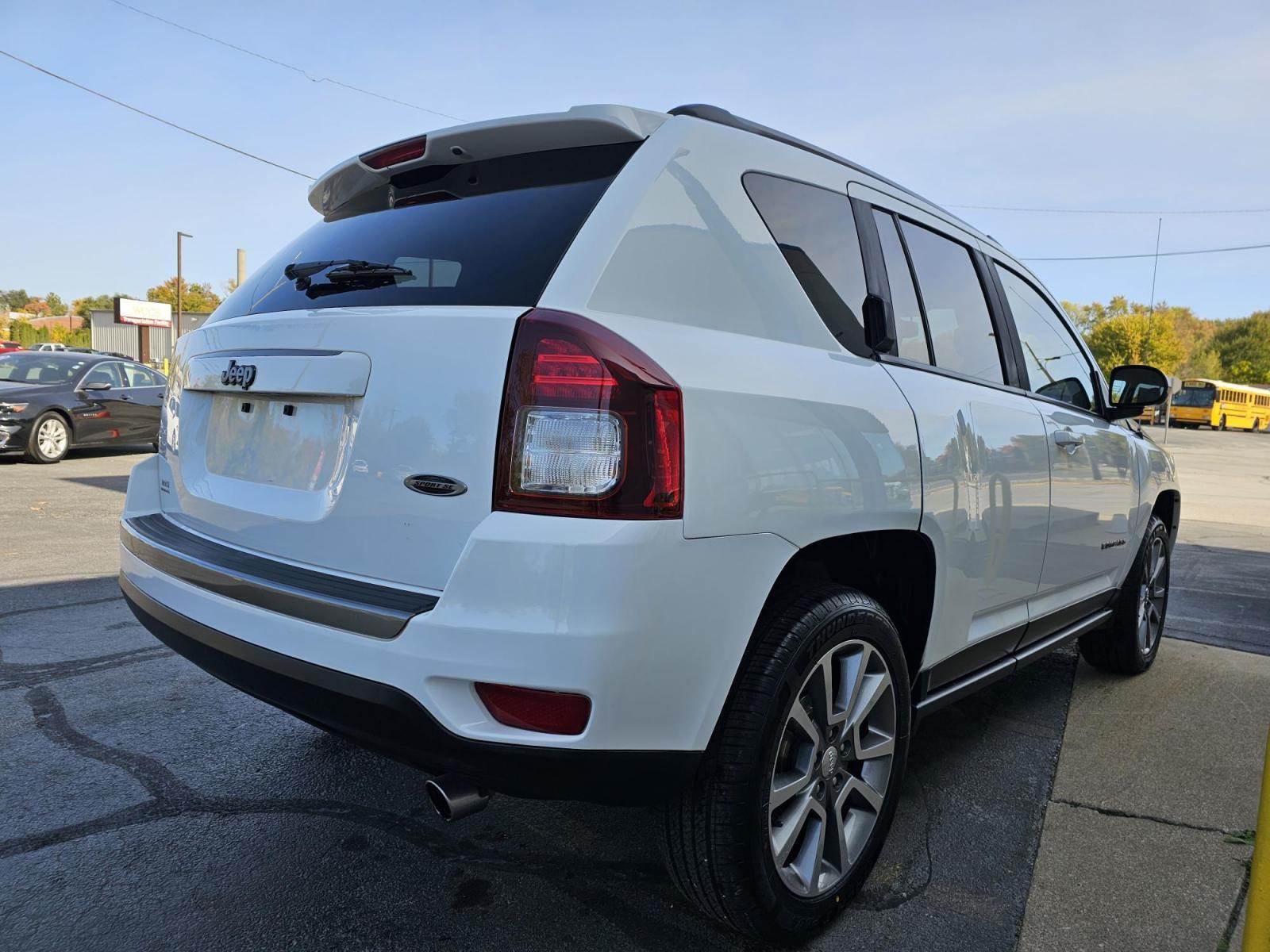 2016 WHITE /BLACK Jeep COMPASS SPORT Sport FWD (1C4NJCBA8GD) with an 2.0L L4 DOHC 16V engine, located at 502 South Main Street, Columbia City, IN, 46725, (260) 244-4645, 41.151382, -85.490578 - 2016 Jeep COMPASS SPORT Sport FWD - Photo#4