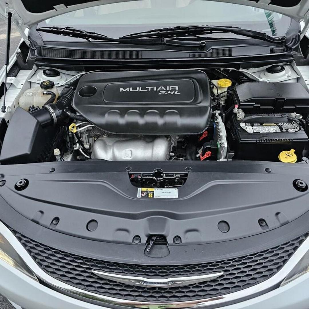 2015 WHITE CHRYSLER 200 Limited (1C3CCCAB6FN) with an 2.4L I-4 engine, 9 speed AT transmission, located at 502 South Main Street, Columbia City, IN, 46725, (260) 244-4645, 41.151382, -85.490578 - 2015 CHRYSLER 200 Limited - Photo#6