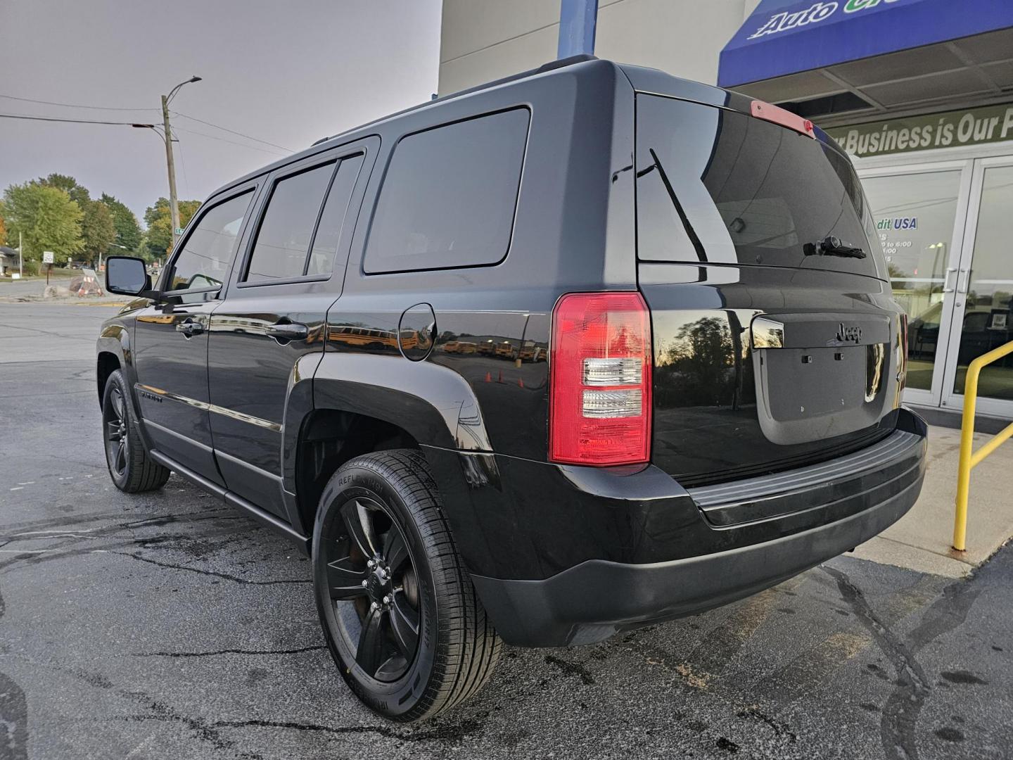 2014 BLACK /Black Jeep Patriot Sport 2WD (1C4NJPBA8ED) with an 2.0L L4 DOHC 16V engine, located at 502 South Main Street, Columbia City, IN, 46725, (260) 244-4645, 41.151382, -85.490578 - Photo#3