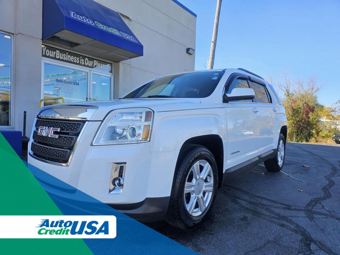 2015 WHITE /BLACK GMC TERRAIN SLE (2GKFLWEK6F6) with an 2.4L L4 DOHC 16V FFV engine, 6-Speed Automatic transmission, located at 502 South Main Street, Columbia City, IN, 46725, (260) 244-4645, 41.151382, -85.490578 - 2015 GMC TERRAIN SLE - Photo#0