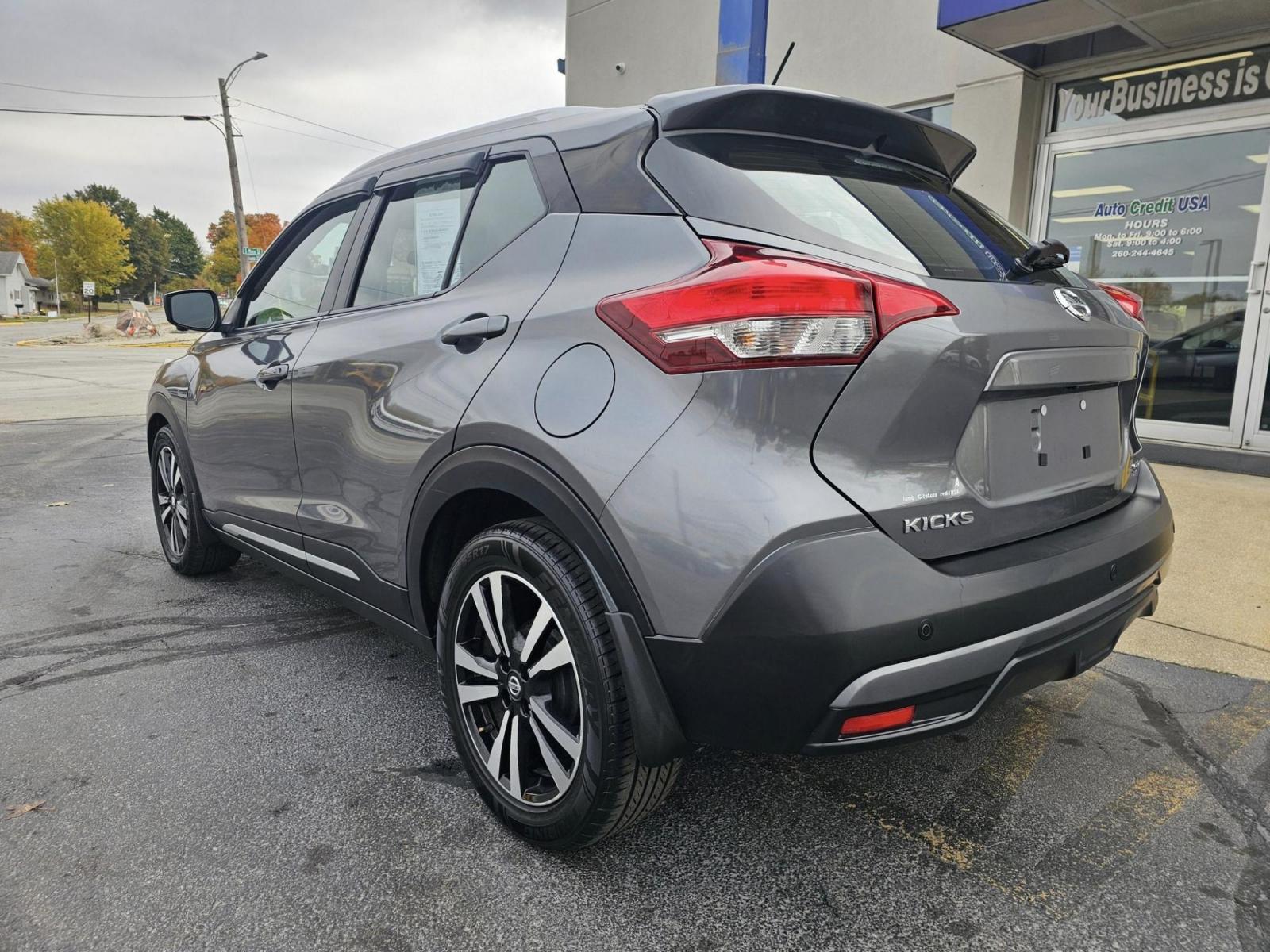 2019 SILVER /BLACK Nissan KICKS S (3N1CP5CUXKL) with an 1.6L L4 engine, CVT transmission, located at 502 South Main Street, Columbia City, IN, 46725, (260) 244-4645, 41.151382, -85.490578 - 2019 Nissan KICKS S - Photo#4