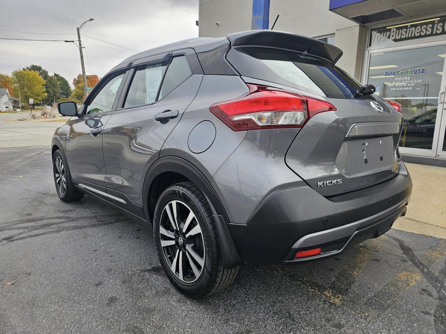 2019 SILVER /BLACK Nissan Kicks S (3N1CP5CUXKL) with an 1.6L L4 engine, CVT transmission, located at 502 South Main Street, Columbia City, IN, 46725, (260) 244-4645, 41.151382, -85.490578 - Photo#3