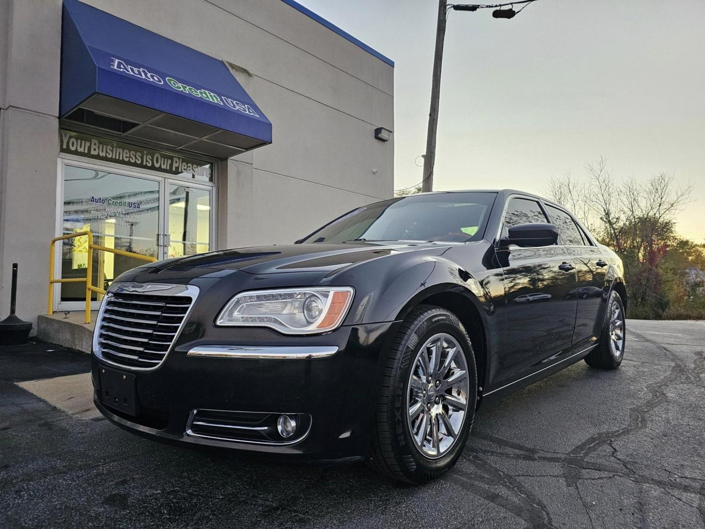 2014 BLACK /TAN CHRYSLER 300C C RWD (2C3CCAEGXEH) with an 3.6L V6 SOHC 24V engine, 5-Speed Automatic transmission, located at 502 South Main Street, Columbia City, IN, 46725, (260) 244-4645, 41.151382, -85.490578 - Photo#0